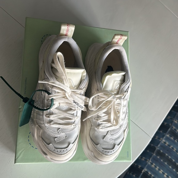 Off-White c/o Virgil Abloh - Picture 3 of 8